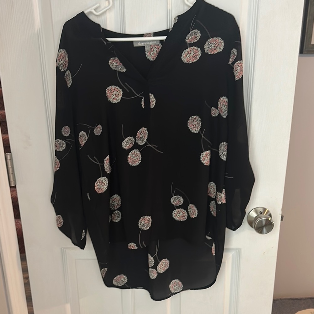 Daniel rainn Black Floral Women's Top. Size large. Gorgeous puffs of flowers